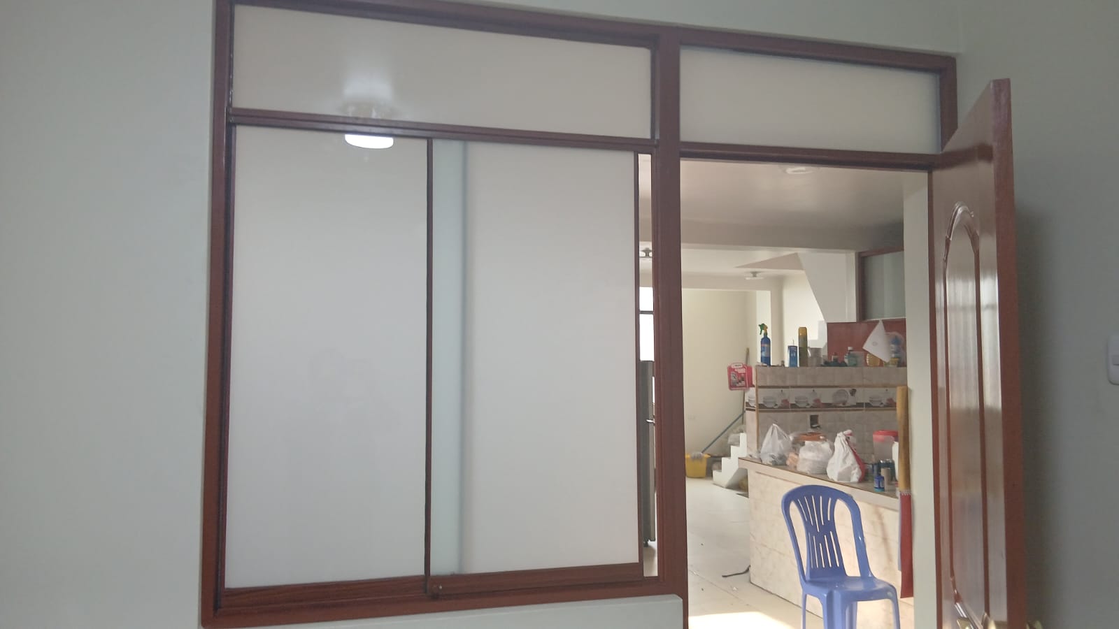 Más luz, más estilo: aluminio y vidrio para tu espacio