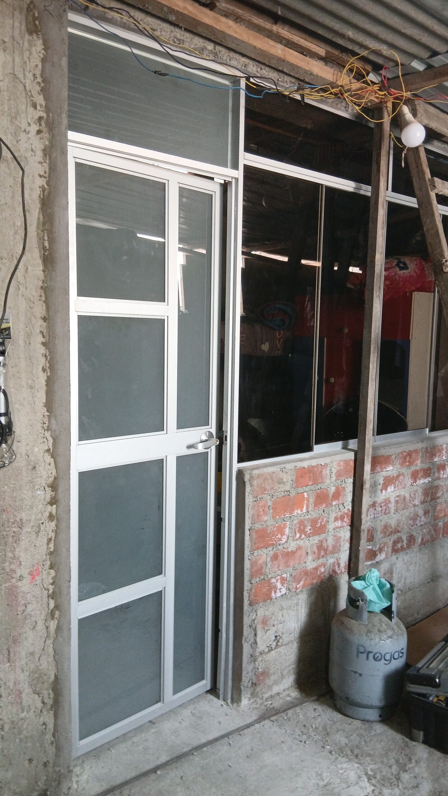 “Vidrios resistentes, tranquilidad garantizada”